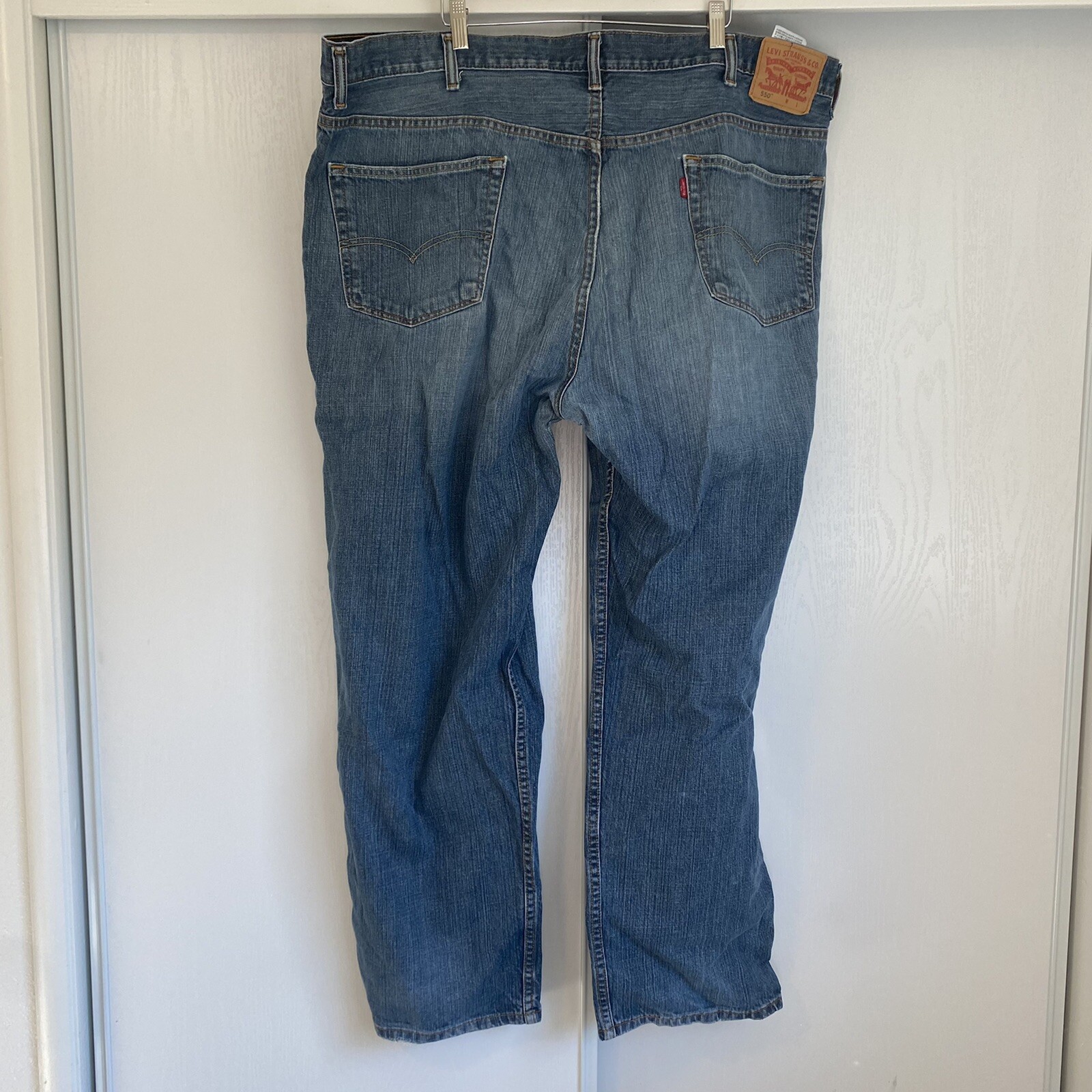 Levi's 550 Men's 48 x 32 Relaxed Fit Tapered Leg Blue Jeans Zip Fly