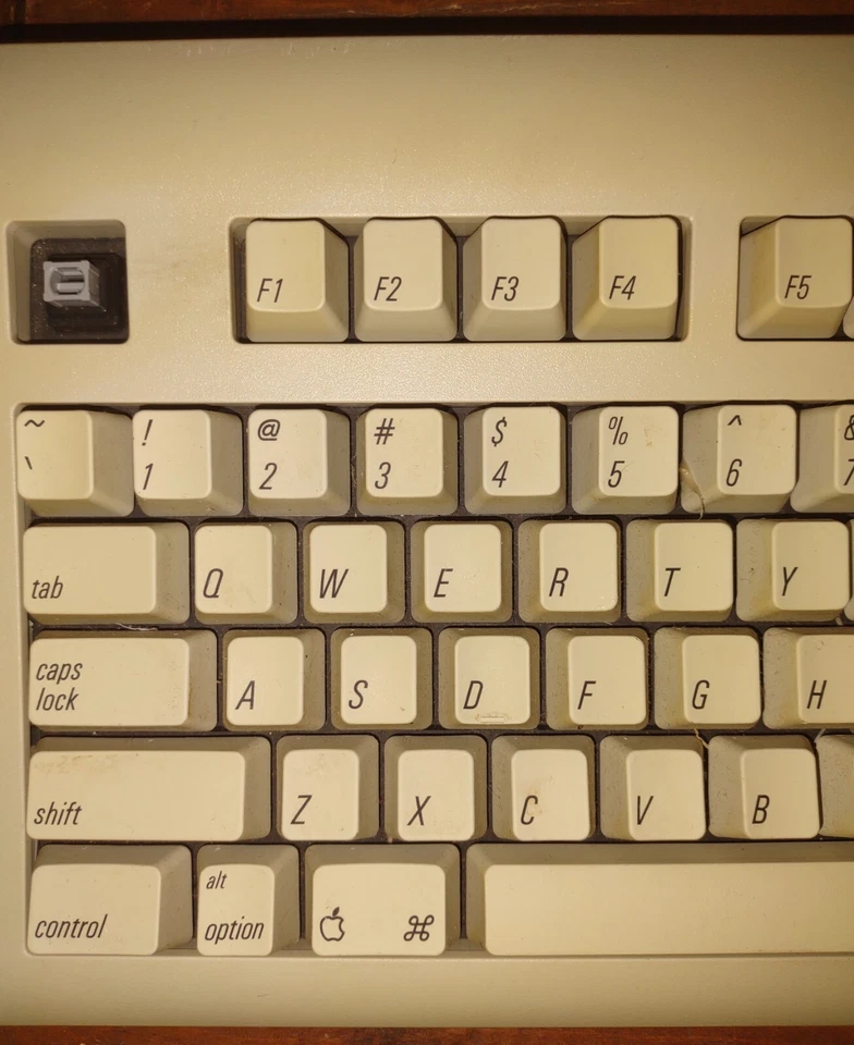 Apple Design keyboard replacement key Original M2980 - Image 3 of 4