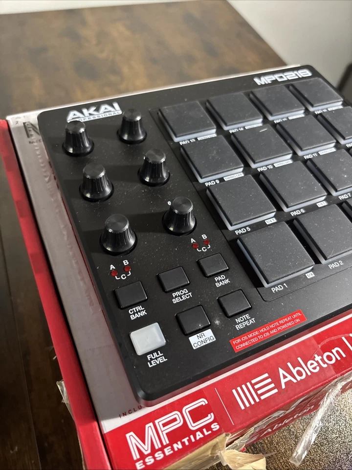 Akai MPD218 Professional Midi Drum Pad Controller ohne Kabel ungetestet - Bild 2 von 3