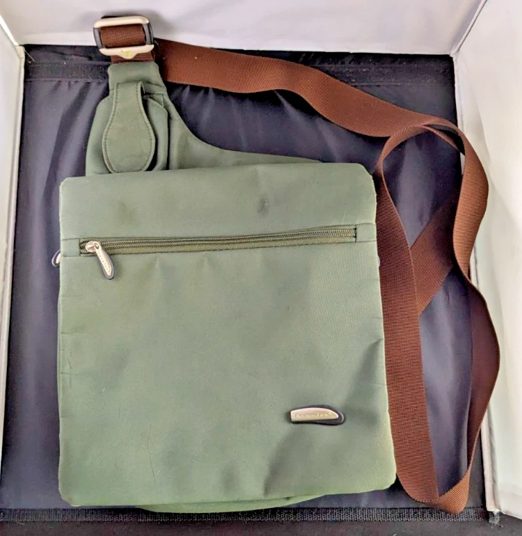Bolso Organizador Bandolera Antirrobo Travelon - Verde Oliva con Correa Marrón Foto 2 de 4