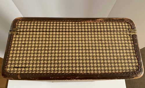 Vintage Hard Side Hounds Tooth Suit Case Purple Lining 21”x13x6 - Picture 7 of 15
