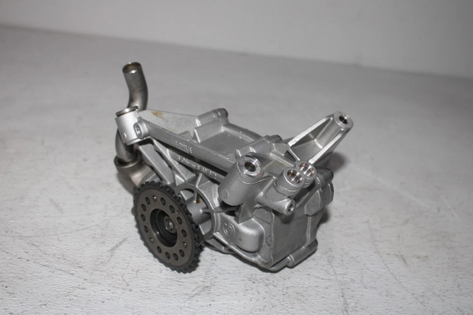 Engine Motor Oil Pump N63R BMW OEM G12 G11 G30 750i 750iX M550i X5 X7 50iX - Image 3 of 4