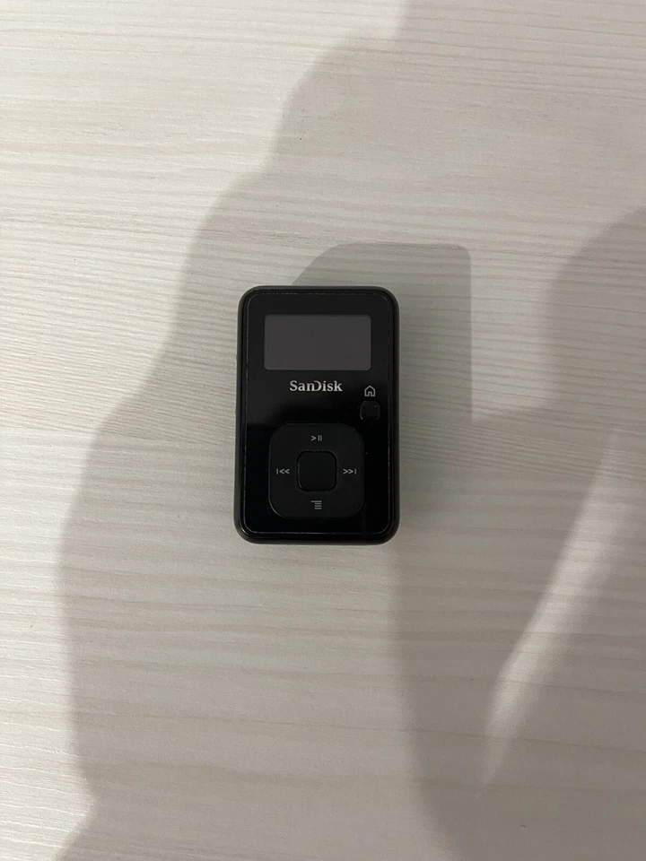 SanDisk Sansa Clip+ Lettore MP3 8 GB, Nero Con rockbox - Immagine 3 di 3