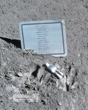 PLAQUE & "FALLEN ASTRONAUT" LEFT ON MOON APOLLO 15 MISSION - 8X10 PHOTO (AA-934)