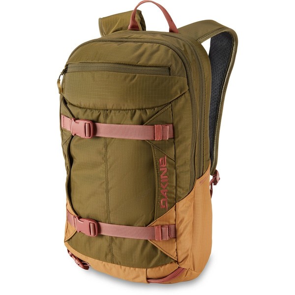 dakine snowboarding backpack