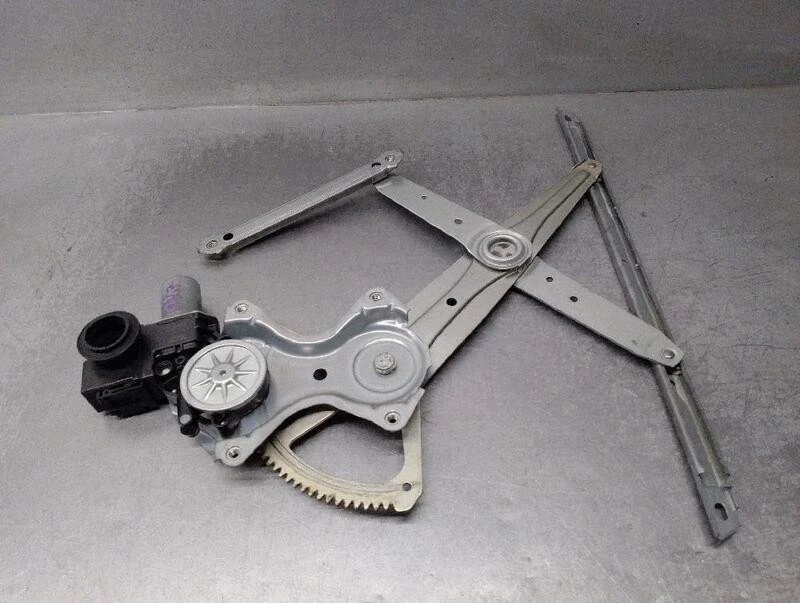 8571060351 alzacristalli anteriore destro per LEXUS CT (ZWA10 ) 2010 4911433 - Immagine 3 di 4