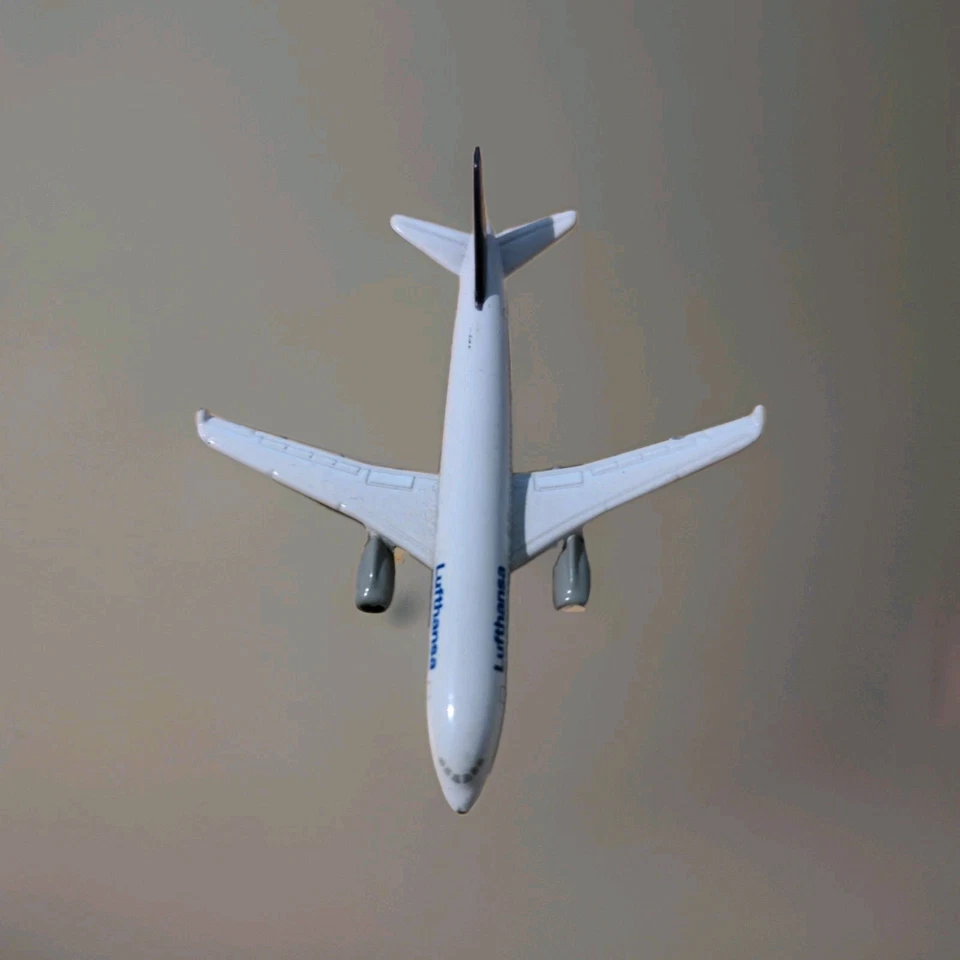 Flugzeugmodell Siku, A320 Lufthansa (7,5 cm)