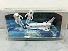 NASA SPACE SHUTTLE ENDEAVOUR AND 2 ASTRONAUTS IN DISPLAY CASE 