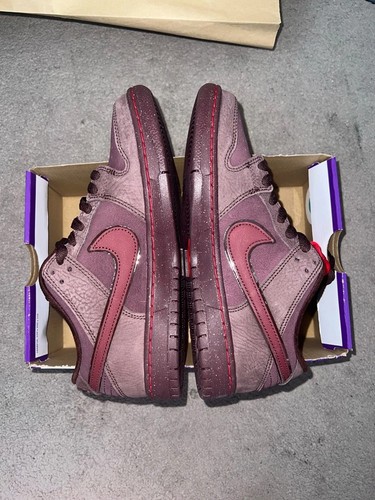 Nike SB Dunk Low PRM - "City Of Love - Burgundy Crush" - UK 7.5 nuove di zecca - Foto 4 di 7