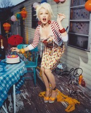 CYNDI LAUPER - 8" x 11" - GENUINE SIGNED AUTOGRAPH