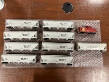 HO SCALE LOT OF 9 COVERED HOPPERS & 1 CABOOSE WITH LIGHTS - SEE PICS/READ