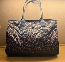Borsa shopper trapuntata riciclata Kurt Geiger London stampa leopardata testa d'aquila