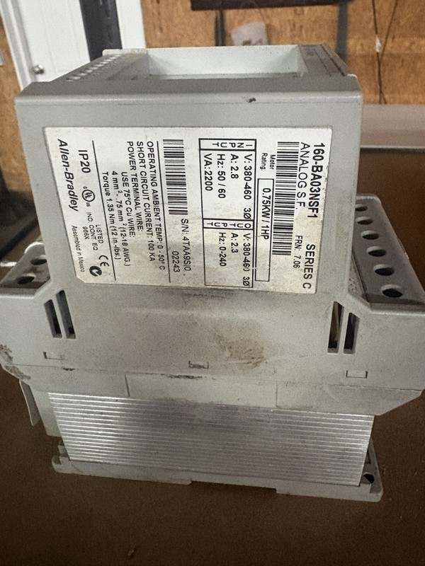 Allen Bradley 160-BA03NFS-1 VFD 480 volt 3-Phase 2.3A