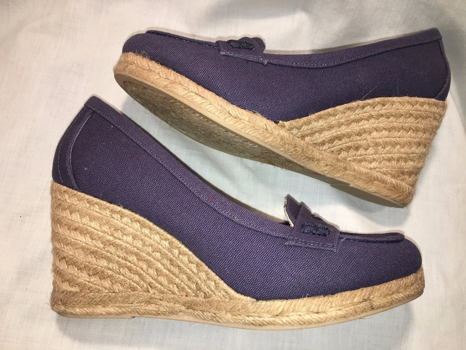 Damas GW Bass Azul Tela "Penny Mocasín" Alpargatas 6.5M, Usado en Excelente Condición, 3" Tacón Cuña  Foto 2 de 4