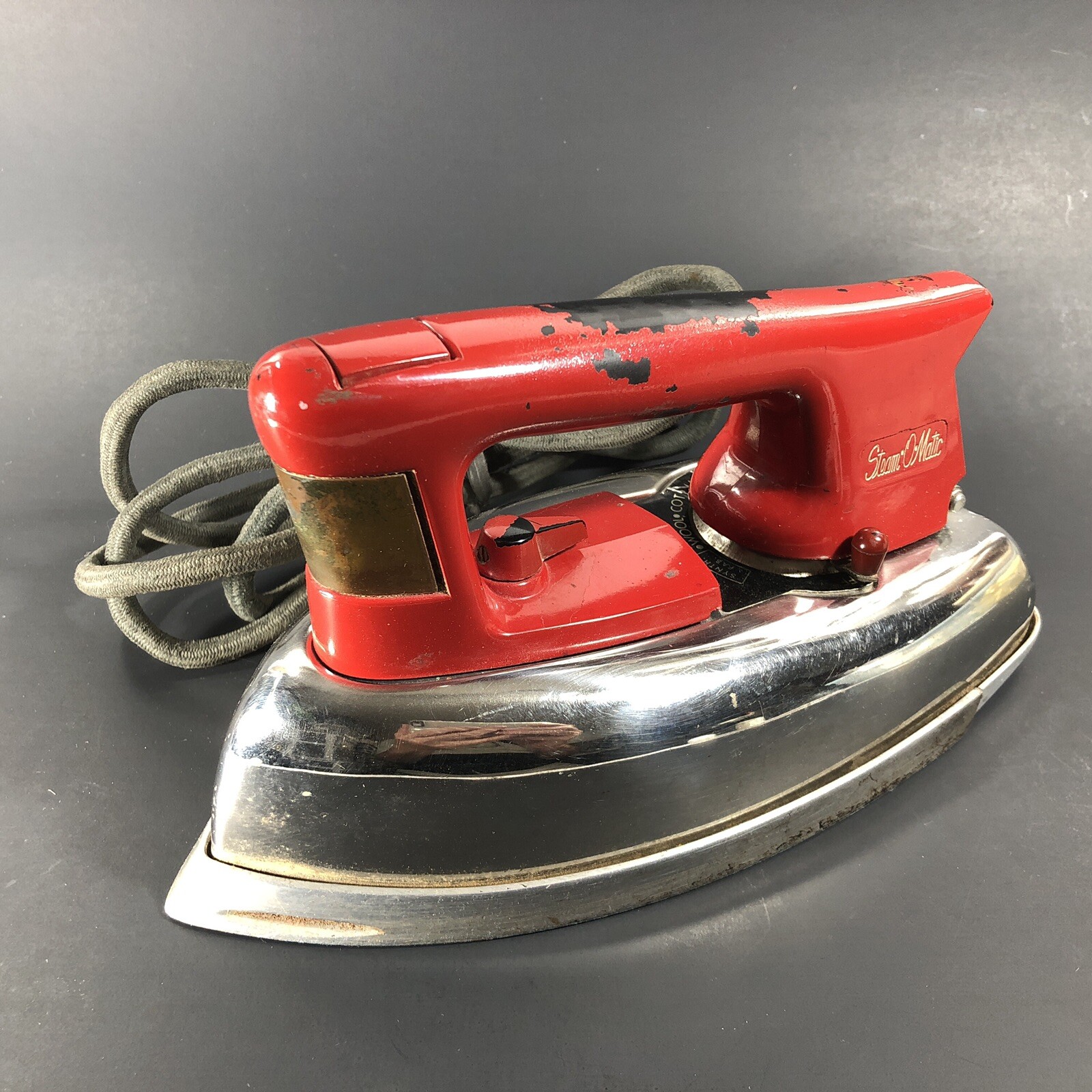 VTG 1950'S RED Enamel STEAM O MATIC Iron Model DL512 DECOR ONLY AS IS