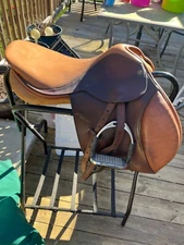 PESSOA SADDLE  Hunter/Jumper  16 inch medium tree.