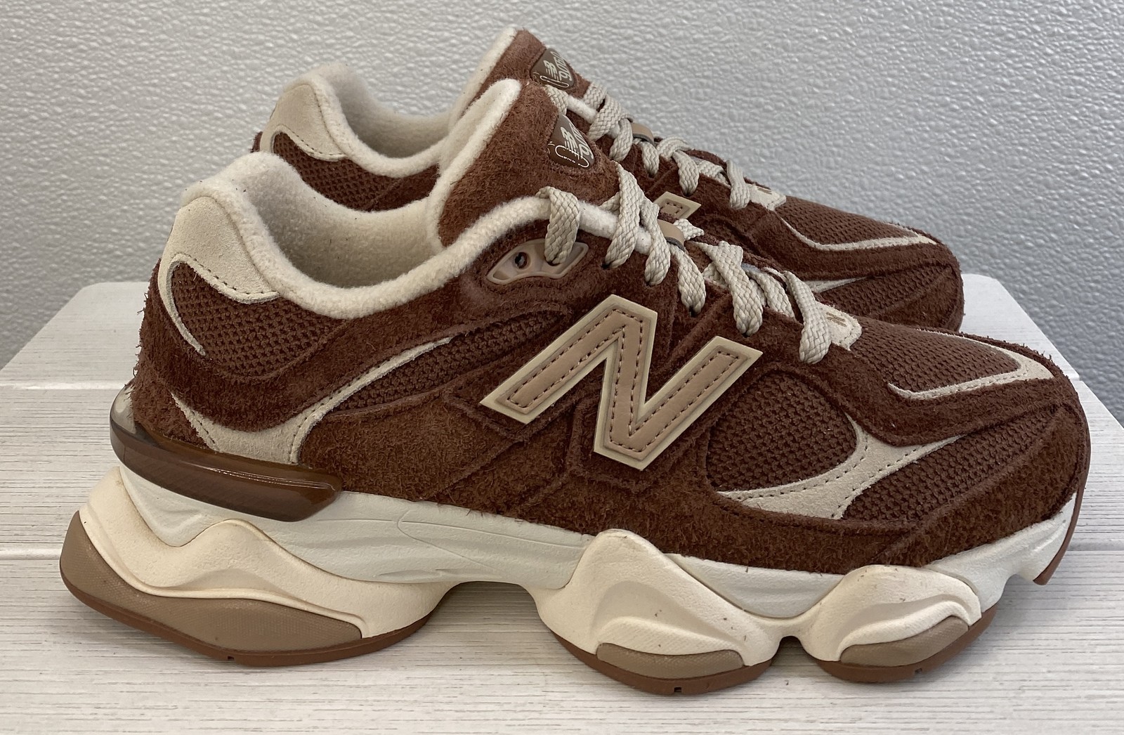 New Balance 9060 Unisex M6 W7.5 Timber Wolf/Rich Oak Suede Mesh Casual Sneakers