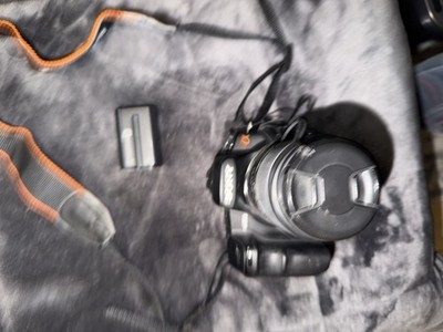 Sony Alpha A200 DSLR Camera 10.2MP + 18-70mm f/3.5-5.6 Lens