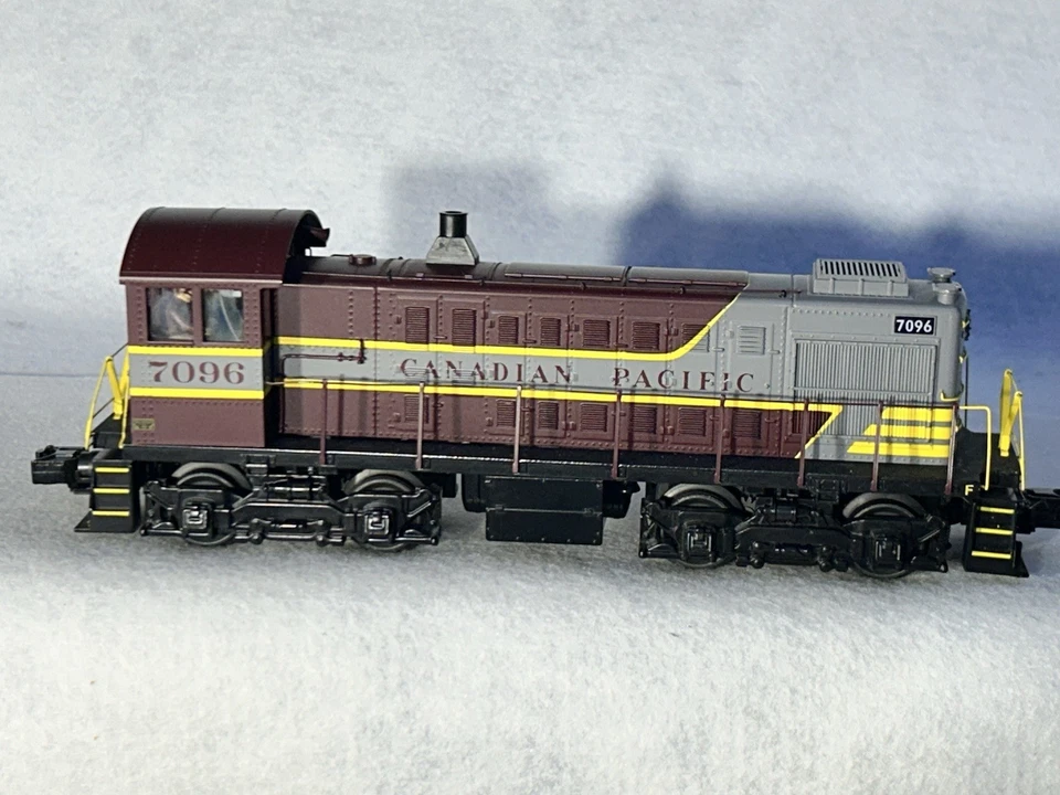Gorgeous MTH Canadian Pacific Alco S-2 Switcher Proto Sounds -2 - Image 2 of 4