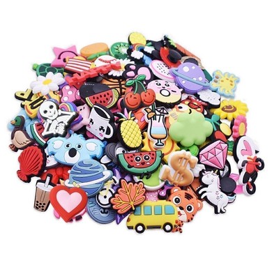 100x Cartoon Halloween Schuhe Charms Gummi Schuhschnallen Dekor für Croc ·