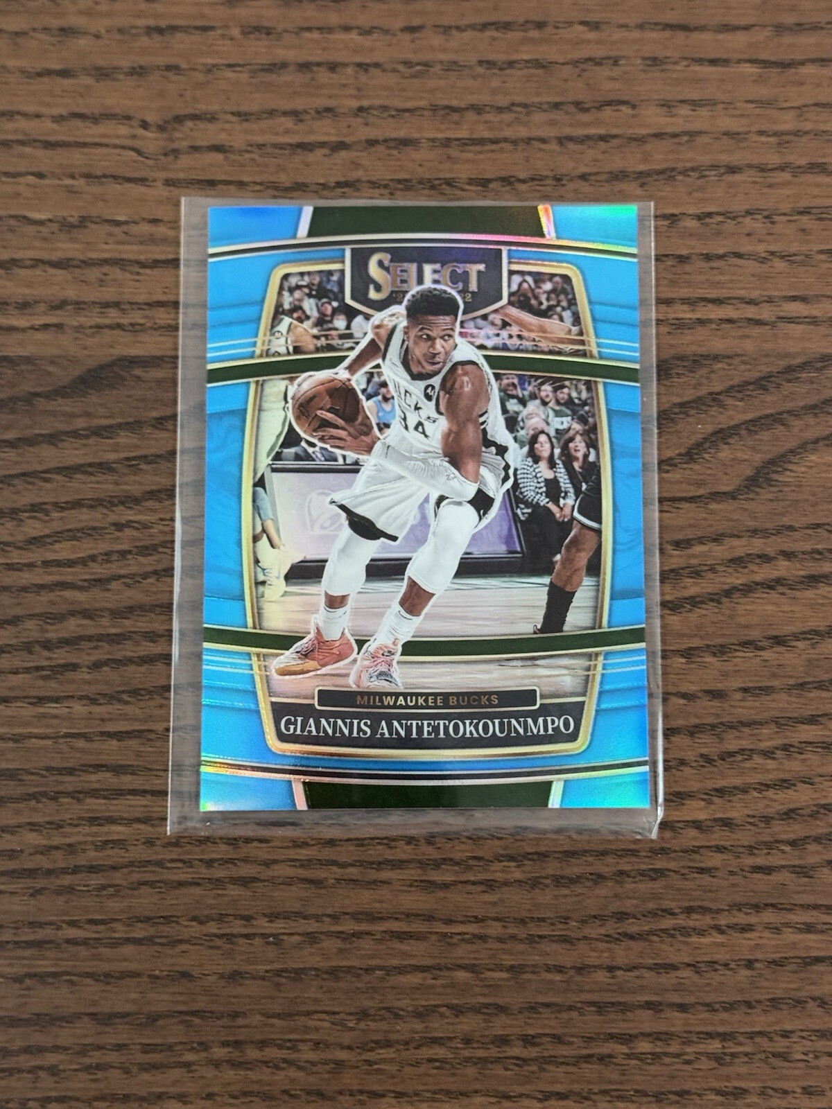 2021-22 Panini Select Concourse Giannis Antetokounmpo Light Blue /299 Bucks