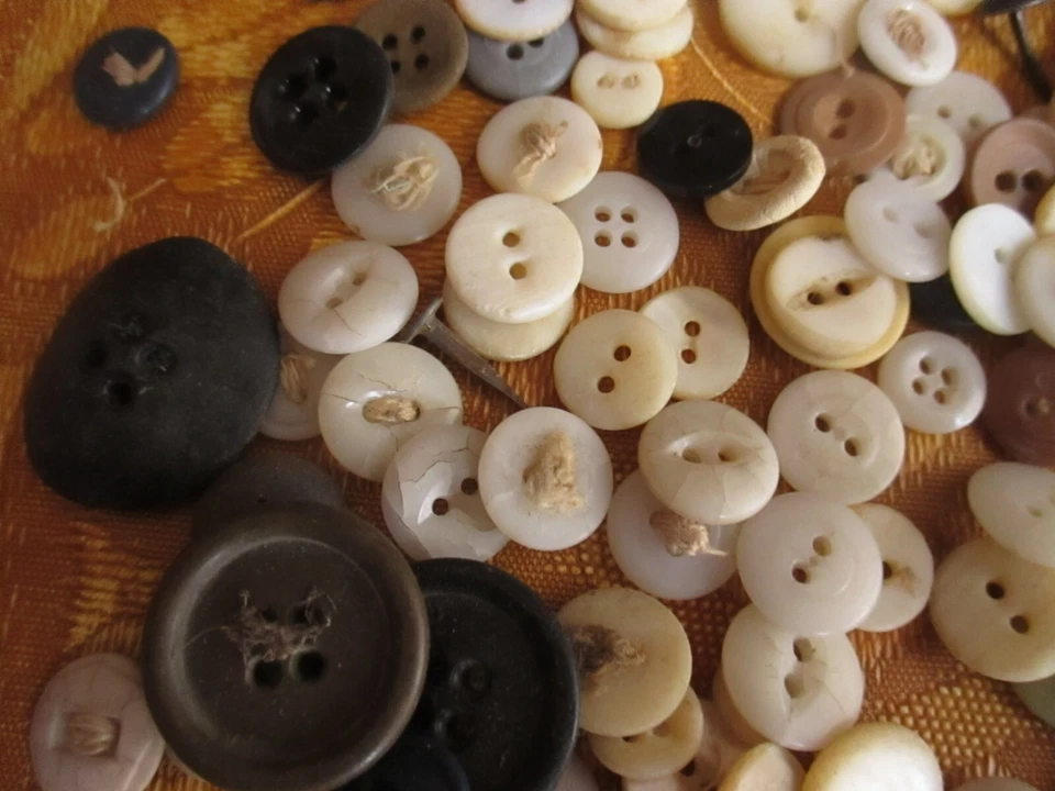 Antique 15 oz Lot Bone MOP Dress Sewing Buttons Tin Bakelite Sewing Buttons Gry - Image 4 of 4