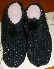 HAND KNITTED WOMAN LADY SLIPPERS "CUTE" SIZE - LARGE 10 - 11  w/POM POMS