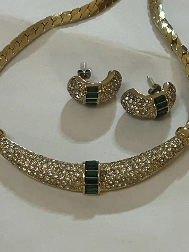 Collana e orecchini Christian Dior vintage. Cristallo verde perfette condizioni