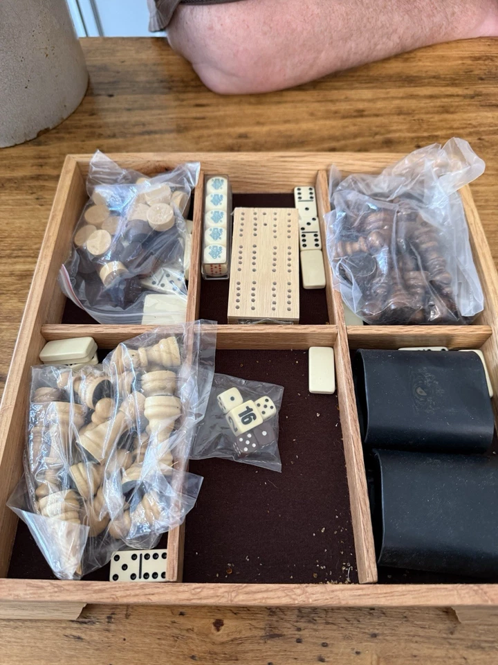 Juego de madera vintage ~ ajedrez/dichas/dominó/tarjetas/cinuna/dados/tazas/tablero Foto 3 de 4