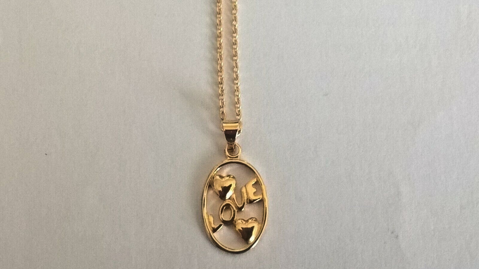 Collier pendentif double cœur plaqué or et sa chaîne pour tenue de bureau