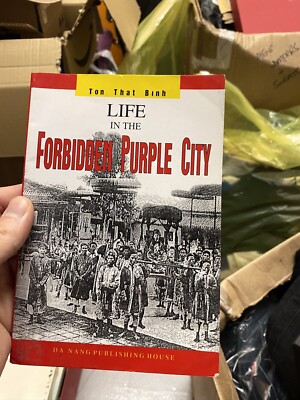 Life In the Forbidden Purple City - Ton That Binh - 2002 -