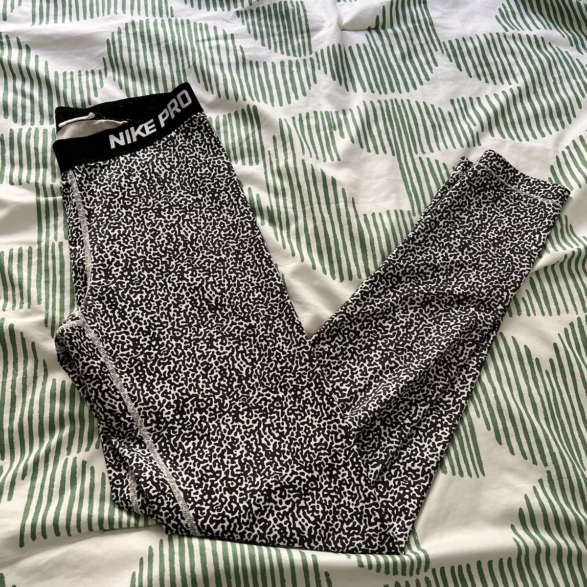 Women's Nike pro dri fit leggings Medium leopard print