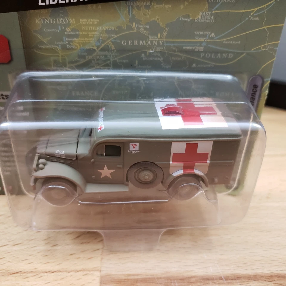 Литая модель военного автомобиля скорой помощи Johnny Lightning GMC WC54 времен Второй мировой войны 1:64 зеленая - Изображение 3 из 4