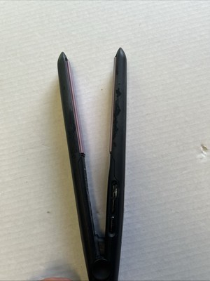 Remington Hair Straightener Type S5500 Cosmetologist. Tested And Works