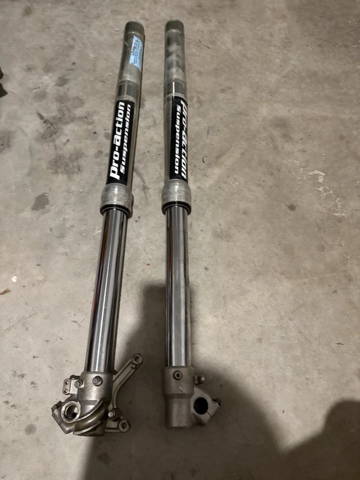 03-06 Amortiguador/horquilla delantero Yamaha Yz 125 *Sellos defectuosos*izquierdo y derecho Foto 2 de 4