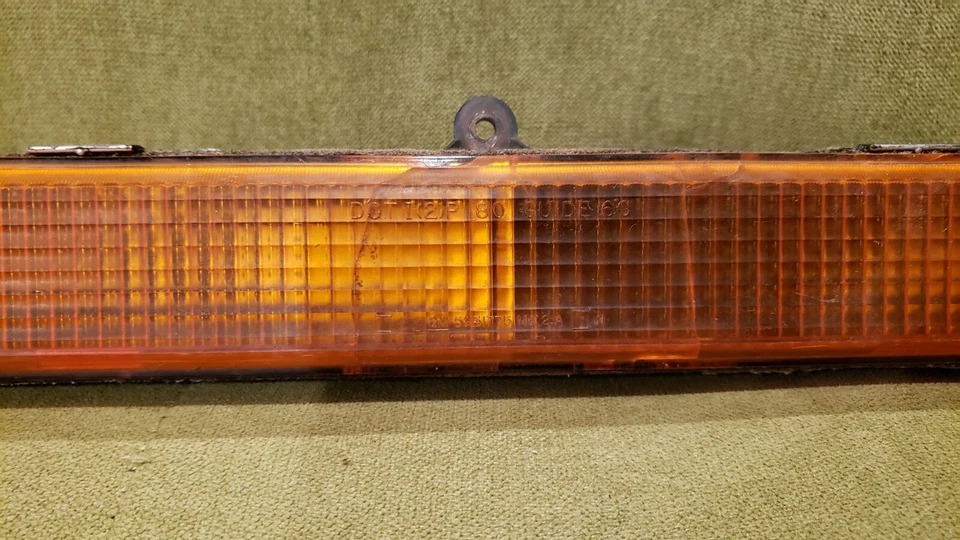 Cadillac Deville Fleetwood 1980-1989 conductor izquierdo marcador de estacionamiento giro grietas OEM Foto 3 de 4