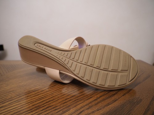 COLE HAAN Ivory Leather Bow Low Heel Wedge Thong Sandals Size 7 1/2B - Picture 4 of 4