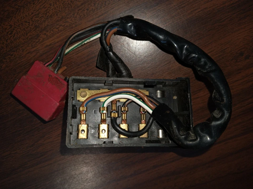 Painel de fusíveis Honda Magna CB 38200-MB1-005 compatível- 1982-1984 700cc-1000cc - Imagem 2 de 4