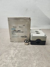 NEW IN BOX SIEMENS 2 UNIT ENLOSURE ONLY FOR 22MM PUSHBUTTON STATION 3SB02-SM20