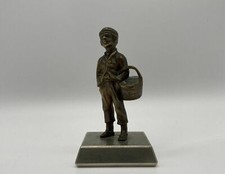 Figura In Bronzo Plastica Ragazzo Con Cesto 1. Metà 20. Secolo Anonimo