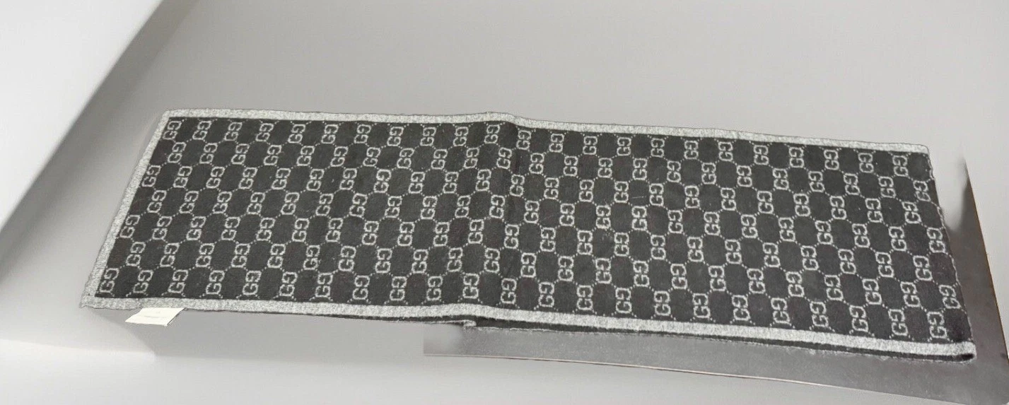 FOULARD JACQUARD GUCCI GRIS/NOIR UNISEXE LOGO GG COMME NEUF