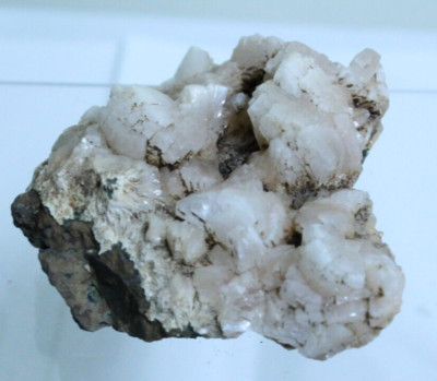 ZEOLITH ROSA GROSSES PLATEAU KRISTALL AUF MATRIX 152 G 7 CM X 8 CM