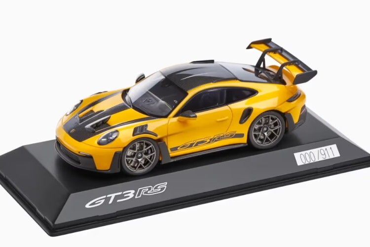 新品☆イエロー Spark 1/43 ポルシェ 911 (992) GT3 RS 1/43 Porsche 911 GT3 RS (992) 2023 Racing Yellow Model Car