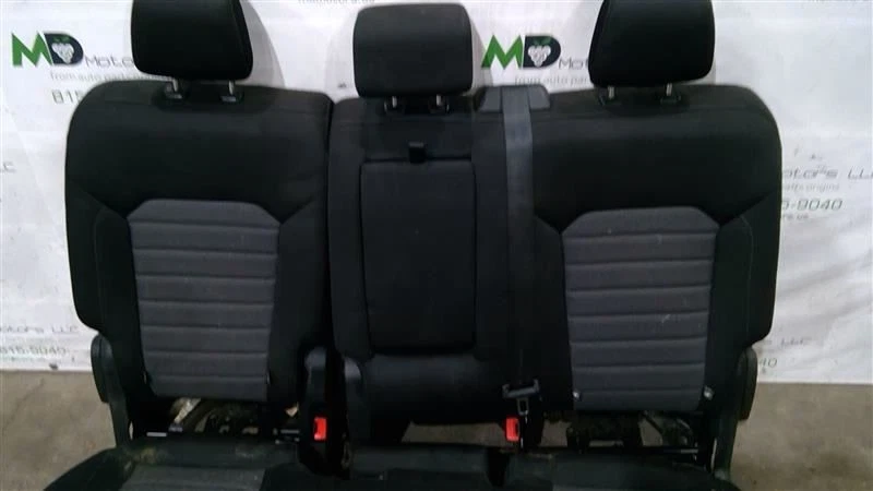 Ford Edge 2016 montaje de asientos traseros Foto 3 de 4