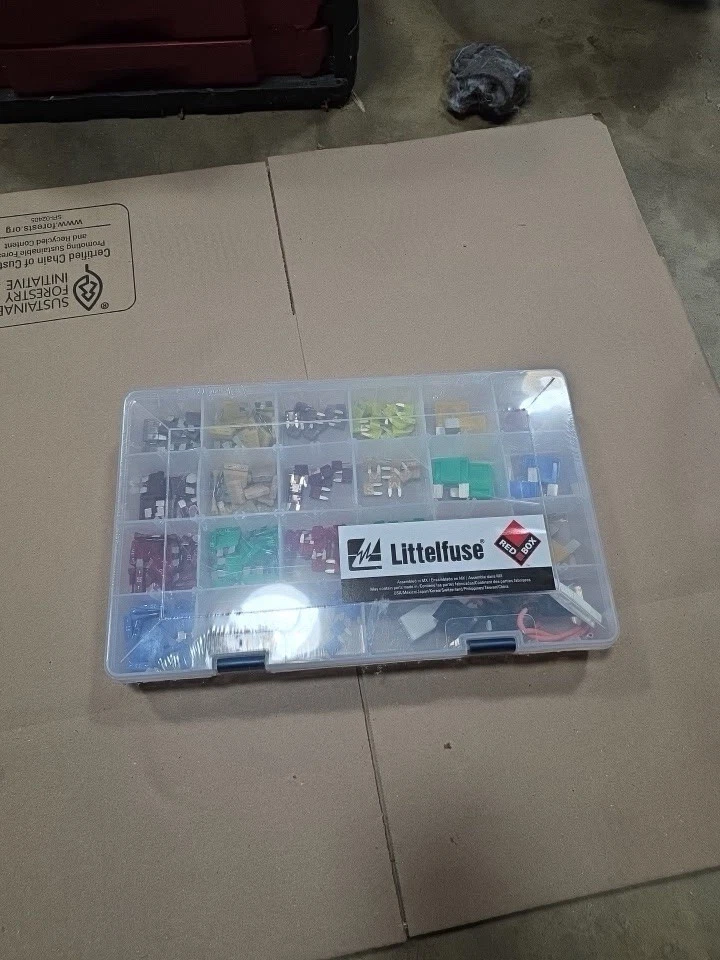 Kit surtido de fusibles automotrices Littlefuse Redbox Foto 4 de 4