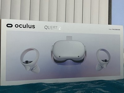 Oculus Quest 2 Standalone VR Headset White with Controllers and Charger