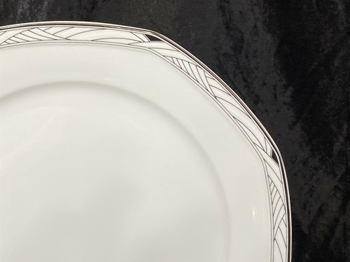 Studio Nova Y0031 SYNTHESIS 12" Round Serving Platter/Chop Plate - Picture 3 of 7
