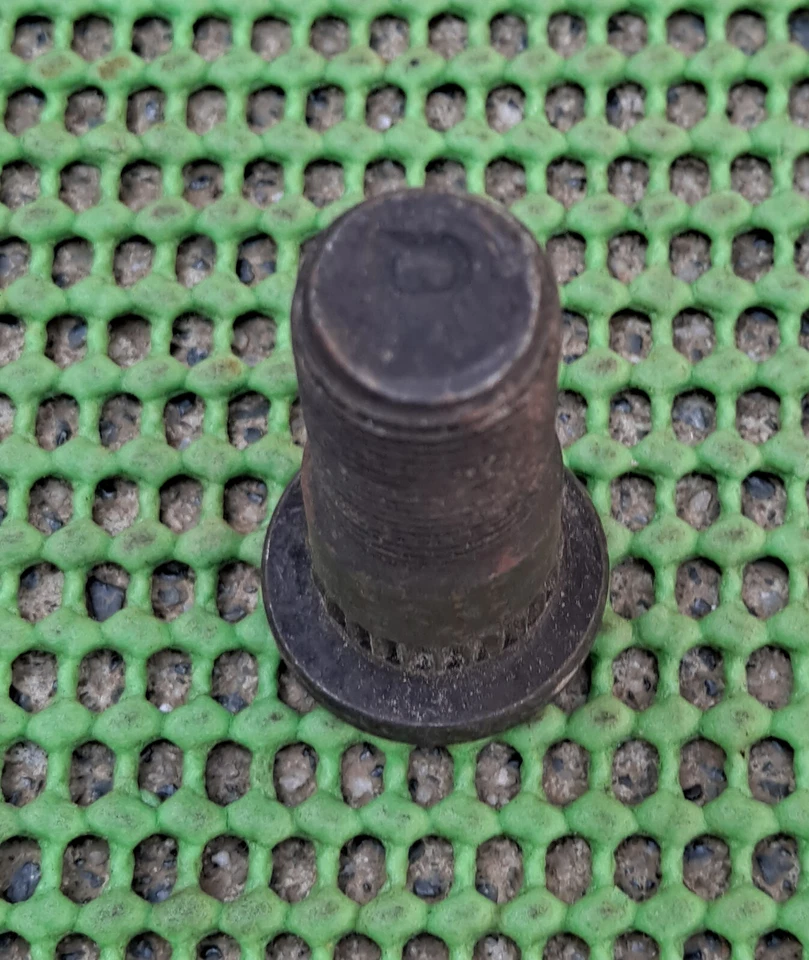 Camión Dodge D200 D300 W200 W300 1972 1973 nuevo en stock Mopar perno trasero derecho rueda Foto 3 de 3