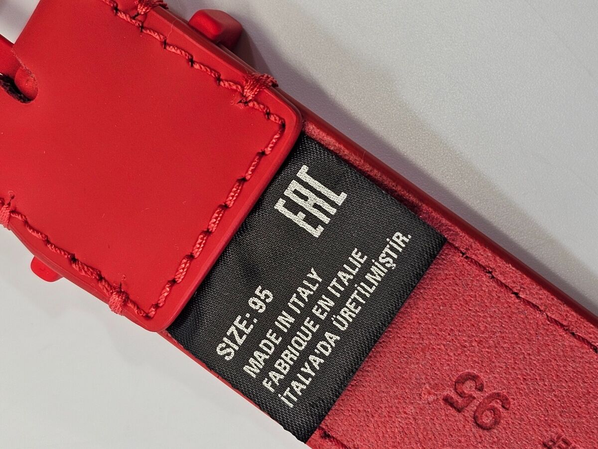 GC Men's 95 Maison Margiela Paris Buckle Belt in Red Leather GC Men's 95 Maison Margiela Paris Buckle Belt in Red Leather