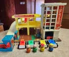 VTG Fisher Price Little People Parking Garage #930 COMPLETE & ORIG. Wood Rivet